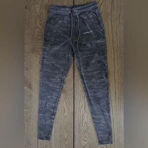 NWT Alphalete essential black camo joggers size medium